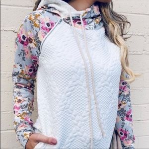 Super cute floral sweatshirt.